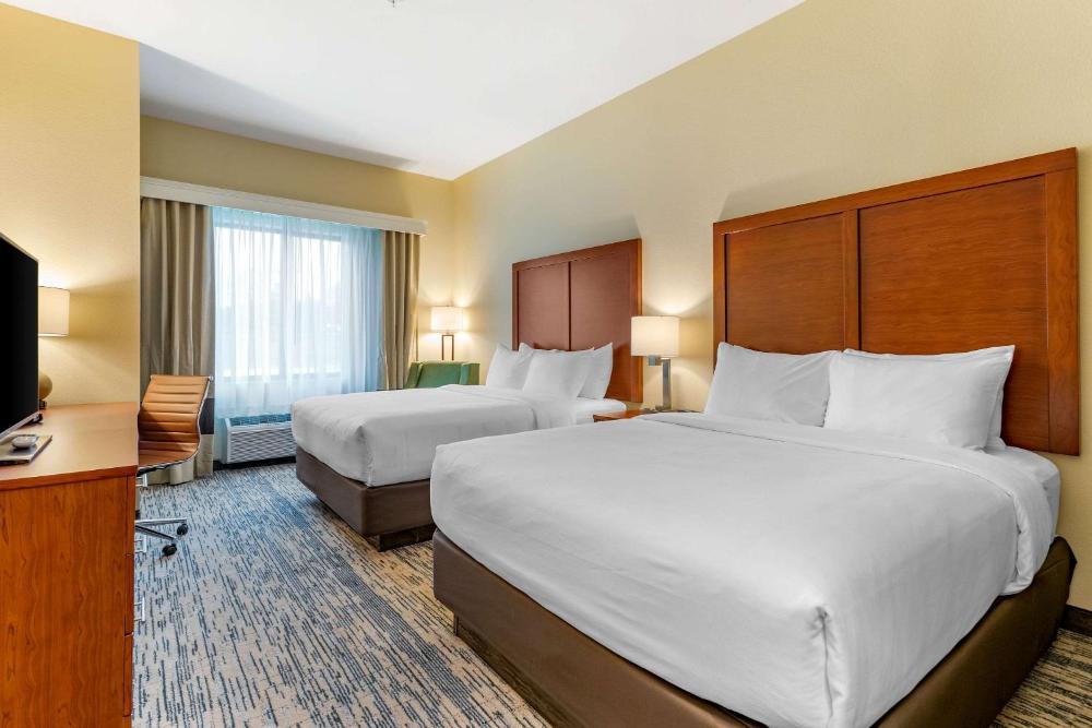 Queen Room with Two Queen Beds - Non-Smoking interior